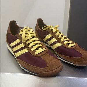 adidas Men's Burgundy, Brown & Yellow Classic Trainer
